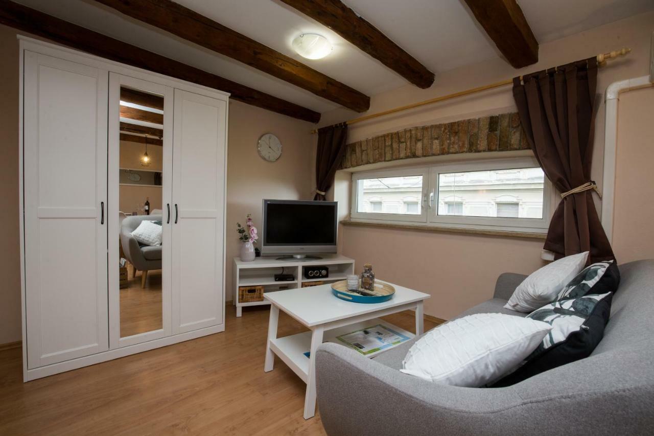 Studio Apartments Malu Пула Экстерьер фото